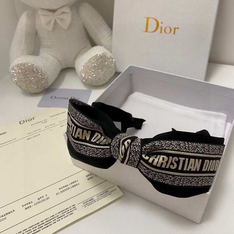 CHRISTIAN DIOR